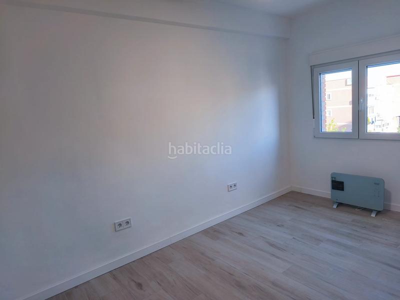 Foto b1b13090-970d-4fee-8bd3-5b11e272b4d0. Rent flat with heating in Descubridores-Escritores Leganés