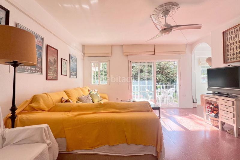 Foto 5cba65ae-2e82-47ac-ac82-73a16712df18. Piso para tener la vida que siempre soñaste te presentamos este oasis a un paso de la playa en Torremolinos
