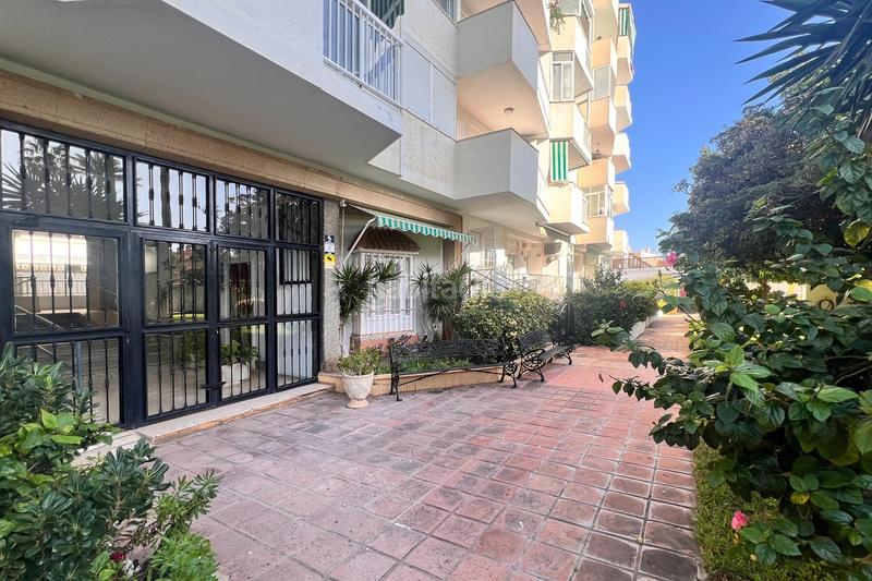Foto f582924c-1e06-4548-95c9-fe431b861dbc. Piso para tener la vida que siempre soñaste te presentamos este oasis a un paso de la playa en Torremolinos