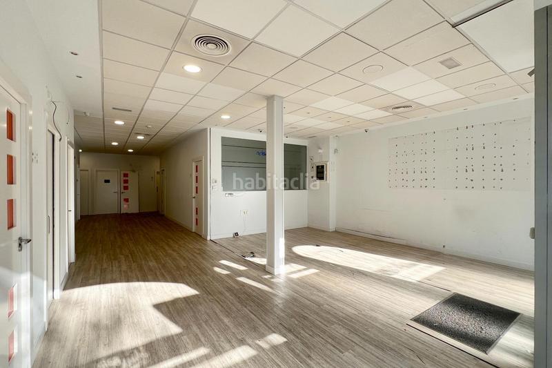 Foto 35eed25a-d30a-41b6-a006-702d97a3ec07. Local comercial tu negocio merece brillar! en Centro Móstoles