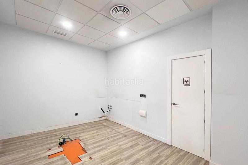 Foto 47bb011d-1d33-4cf1-abd0-fd63b04ae2eb. Local comercial tu negocio merece brillar! en Centro Móstoles