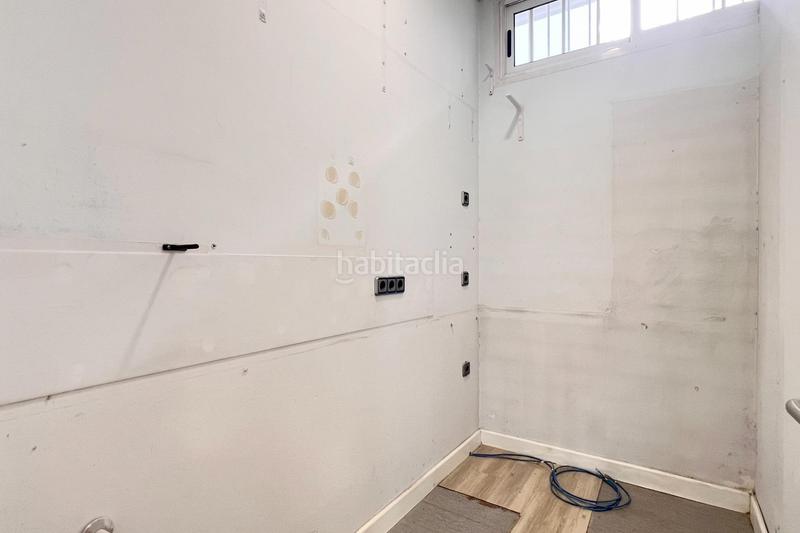 Foto 4bb352f2-b862-41c7-a1ad-d6fdf9d47ef2. Local comercial tu negocio merece brillar! en Centro Móstoles