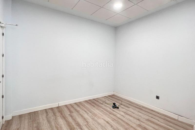 Foto 6d16d11f-7f4e-4eb8-bee7-1b99ca3278b2. Local comercial tu negocio merece brillar! en Centro Móstoles