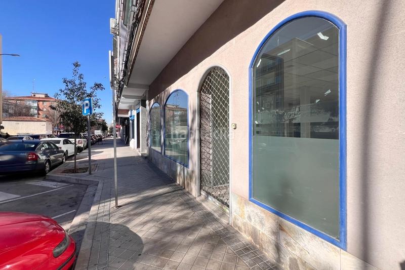 Foto a4dc74e2-cf40-4bea-a1ea-9b9518f89fe3. Local comercial tu negocio merece brillar! en Centro Móstoles