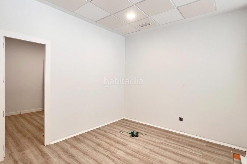 Foto b11bfd0b-35ef-45f8-8f1a-f47d5b577d38. Local comercial tu negocio merece brillar! en Centro Móstoles