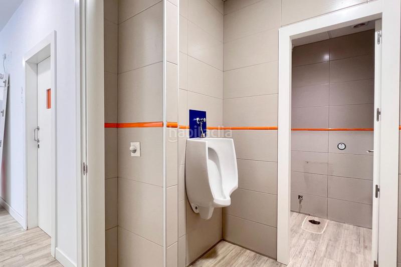 Foto f3089a1d-ee6d-4d25-a36d-3e9a4d9c91ca. Local comercial tu negocio merece brillar! en Centro Móstoles