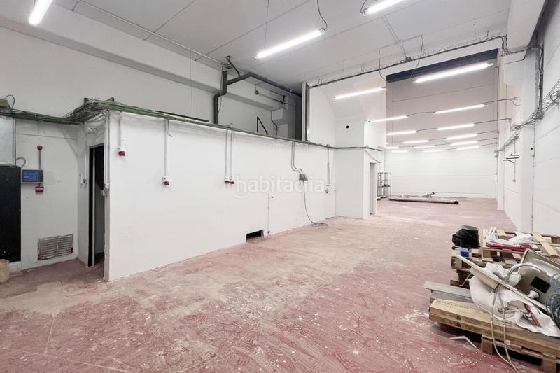 Foto a666c785-7e4b-4c39-8e56-f5ebe7e8bf82. Alquiler local comercial tú próximo proyecto despega desde aquí! en Arroyomolinos