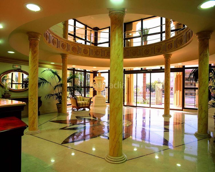 Foto b8578b90-c848-46ba-8230-90cc46144c66. Edifici amb piscina a La Carolina - Guadalpín Marbella