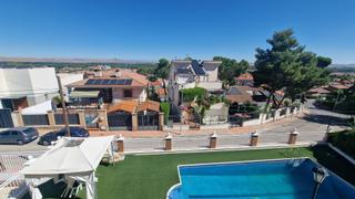 Xalet a Nuevo Aranjuez-Ciudad de las Artes. Fantástico chalet con ascensor y piscina con increibles vistas