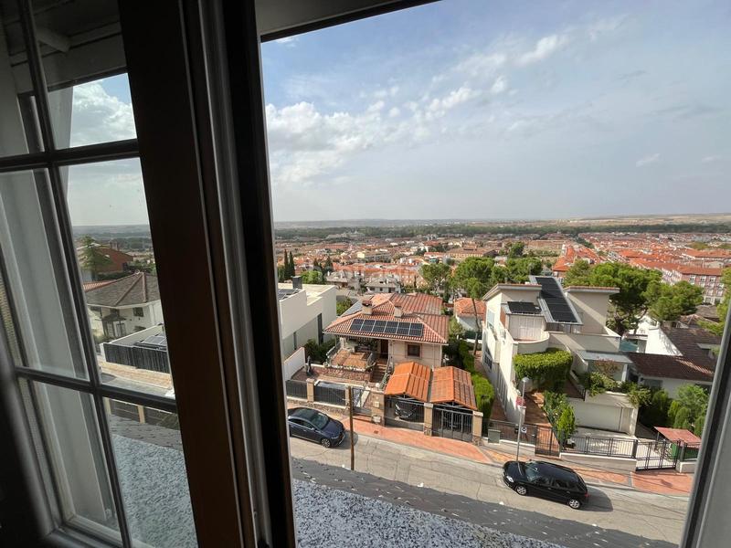 Foto e998e9a1-50d5-4be0-a2e6-e6d38d3d621c. Chalet with fireplace heating parking pool in nuevo Aranjuez-ciudad de las artes Aranjuez