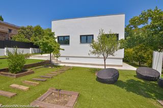 Chalet  Calle herrerillo. Chalé independiente con parcela de 708 m2. espectacular.