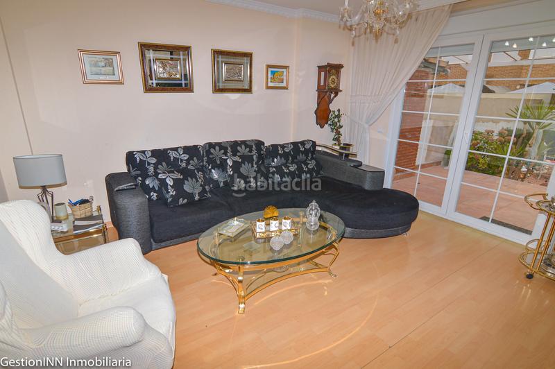 Foto ef23b0c9-dbb8-4c5d-b301-c23e433eb4dd. Casa adossada amb xemeneia calefacció aparcament a Villanueva del Pardillo