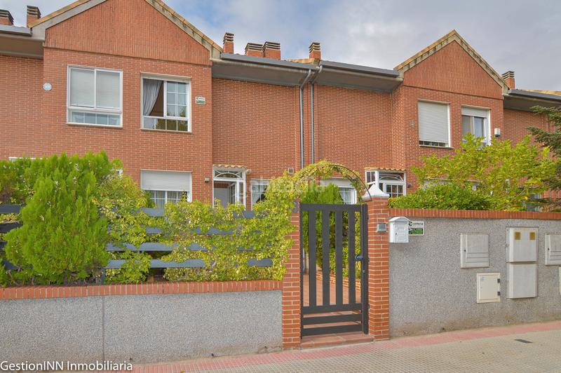 Foto 40a4d840-f299-4dd5-9d92-8d8bf23f14a2. Maison jumelée avec cheminée chauffage parking dans Villanueva del Pardillo