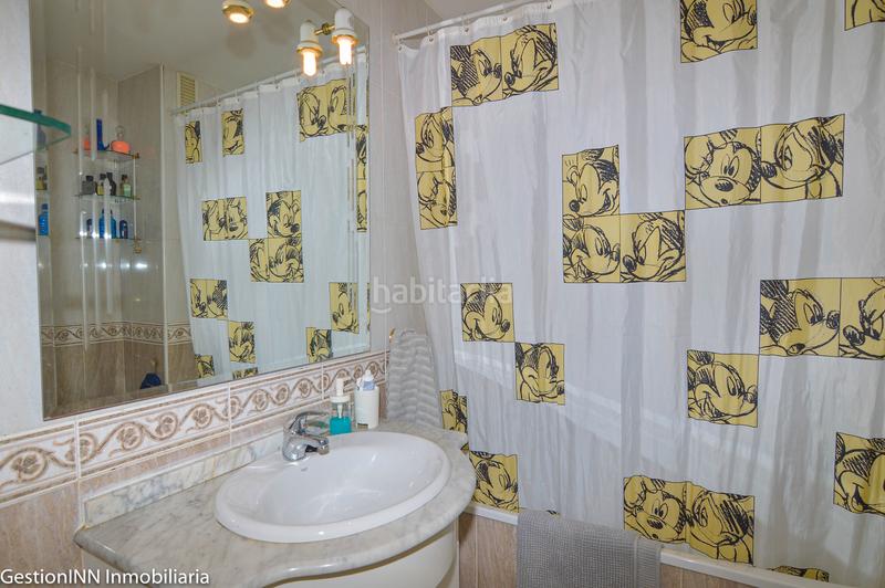 Foto f51148ee-8c93-47b6-84e7-e5ade06b7e65. Maison jumelée avec cheminée chauffage parking dans Villanueva del Pardillo