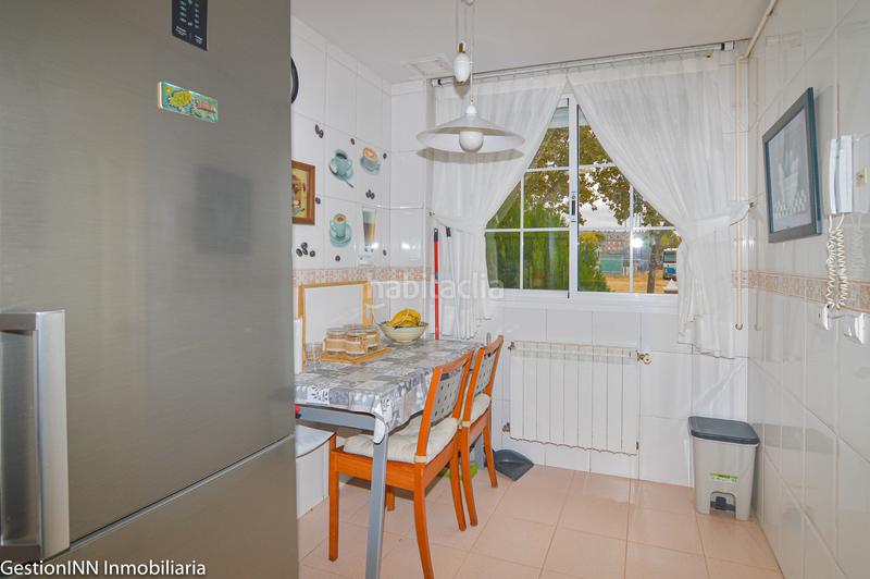 Foto f86802f9-753f-4294-8ead-802bfb7d441c. Maison jumelée avec cheminée chauffage parking dans Villanueva del Pardillo