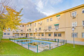 Dplex  Avenida del guadarrama. Dplex de 3 dormitorios en urbanizacin con piscina y zona ajard