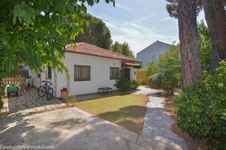 Chalet in Las Matas-Peñascales. Chalé independiente en las matas.