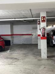 Local commercial à Carrer de john lennon, 4, santa eulària des riu, spain. Plaza de parking grande y segura en santa eulària des riu, ibiza