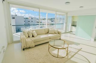 Duplex  Ibiza / eivissa 115. Dúplex nuevo en playa den bossa con piscina y cerca de la playa