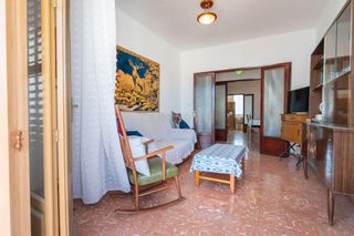 Apartament  Pz enric fajarnes i tur 5eivissa (illes balears). Amplio piso de 118 m en el centro de ibiza con gran potencial