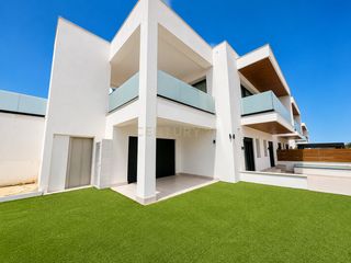 Casa in Cl carrer torre d'en barcelo 12santa eularia des riu (illes bale. Lujosa villa pareada en ses torres