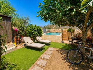 Casa adossada a Cm de cas ferro 17eivissa (illes balears). Encanto mediterráneo con carácter auténtico y múltiples posibili
