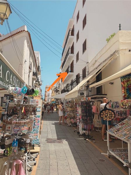 Foto f78c6d86-972d-47c0-b50a-27bc03bda9ff. Alquiler apartamento en carrer de castelar piso de ensueño con 2 habitaciones en el corazón ! totalmente reformado en Ibiza