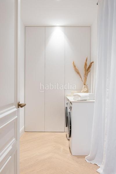 Foto 13c33c0f-b012-44da-974d-e87d54fbd9fb. Piso Recoletos impecable piso exterior con 3 balcones y una impresionante terraza de 119 m con jardín privado, un verdadero oasis urba en Madrid