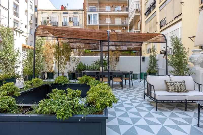 Foto 15893209-ff62-4420-9923-2060930077e8. Piso Recoletos impecable piso exterior con 3 balcones y una impresionante terraza de 119 m con jardín privado, un verdadero oasis urba en Madrid