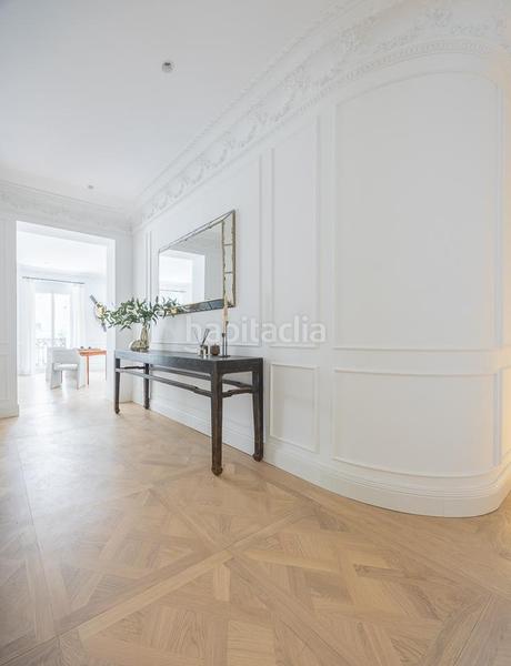 Foto 187d7804-a53c-4509-beb0-bacdf0d76785. Piso Recoletos impecable piso exterior con 3 balcones y una impresionante terraza de 119 m con jardín privado, un verdadero oasis urba en Madrid