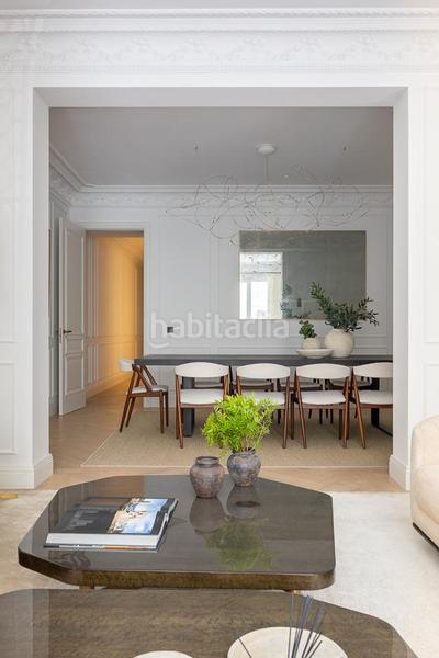Foto 1dd98968-26fe-4ba7-b503-dd83e867723b. Piso Recoletos impecable piso exterior con 3 balcones y una impresionante terraza de 119 m con jardín privado, un verdadero oasis urba en Madrid