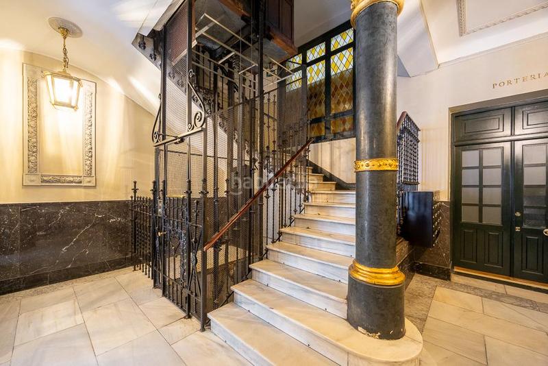 Foto 2d6fa3c0-649a-4daa-92e9-7d895f640830. Piso Recoletos impecable piso exterior con 3 balcones y una impresionante terraza de 119 m con jardín privado, un verdadero oasis urba en Madrid
