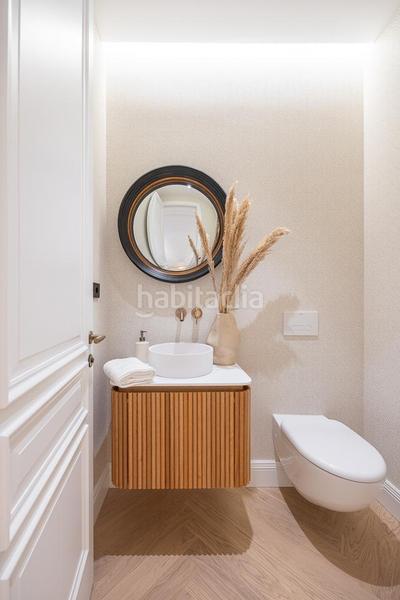 Foto 386d074c-f54b-4800-a7b5-573092be46a3. Piso Recoletos impecable piso exterior con 3 balcones y una impresionante terraza de 119 m con jardín privado, un verdadero oasis urba en Madrid