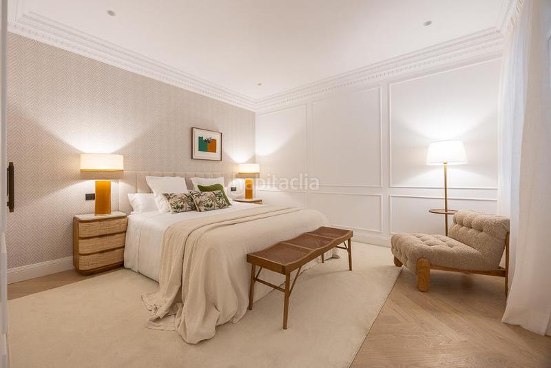 Foto 63204d13-170b-4b63-b32c-ba34b629c59e. Piso Recoletos impecable piso exterior con 3 balcones y una impresionante terraza de 119 m con jardín privado, un verdadero oasis urba en Madrid