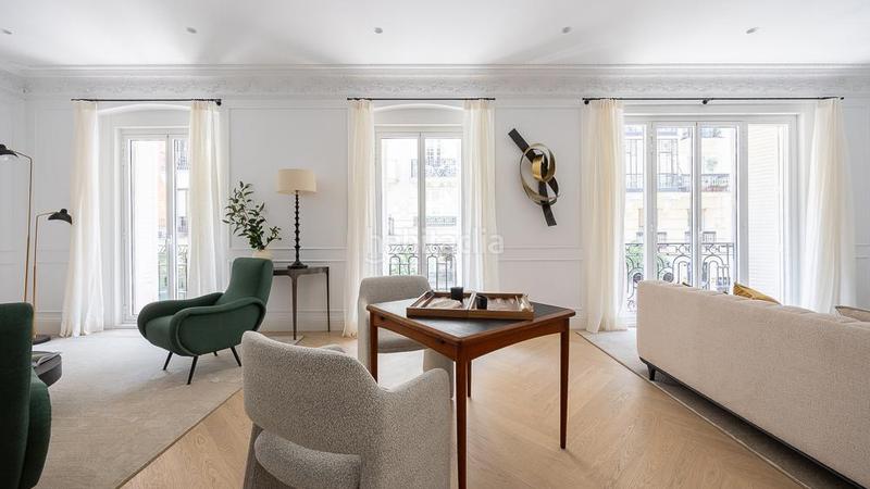 Foto 78da051c-4118-4445-bf7c-73f3a3152dde. Piso Recoletos impecable piso exterior con 3 balcones y una impresionante terraza de 119 m con jardín privado, un verdadero oasis urba en Madrid