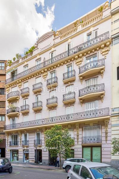 Foto 883f4d04-cd79-46d4-af0d-5b99f2486e0f. Piso Recoletos impecable piso exterior con 3 balcones y una impresionante terraza de 119 m con jardín privado, un verdadero oasis urba en Madrid