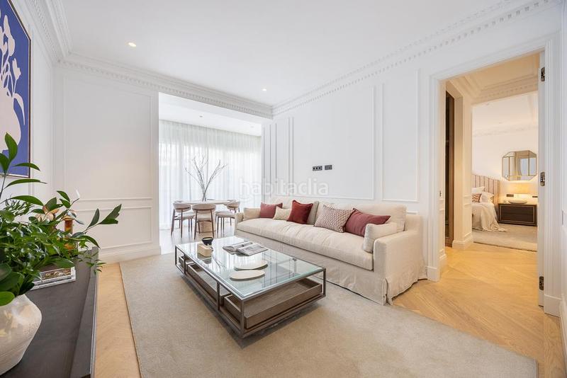 Foto 8c255950-ab59-4d98-ba3a-cf46e3782182. Piso Recoletos impecable piso exterior con 3 balcones y una impresionante terraza de 119 m con jardín privado, un verdadero oasis urba en Madrid