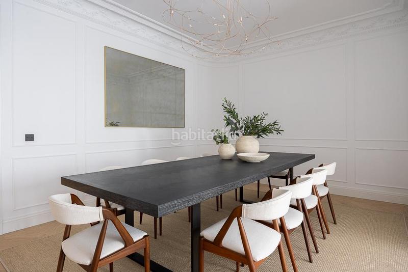 Foto 9dca5c9f-6877-4ce1-8cda-186f897ccb81. Piso Recoletos impecable piso exterior con 3 balcones y una impresionante terraza de 119 m con jardín privado, un verdadero oasis urba en Madrid