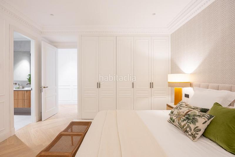 Foto a7fd3a64-a8e7-4193-b794-4017f3f02aac. Piso Recoletos impecable piso exterior con 3 balcones y una impresionante terraza de 119 m con jardín privado, un verdadero oasis urba en Madrid