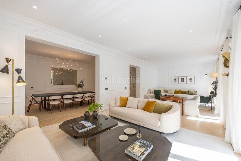 Foto a8d49fb8-4cc6-4d6a-8464-bc259e73edd9. Piso Recoletos impecable piso exterior con 3 balcones y una impresionante terraza de 119 m con jardín privado, un verdadero oasis urba en Madrid