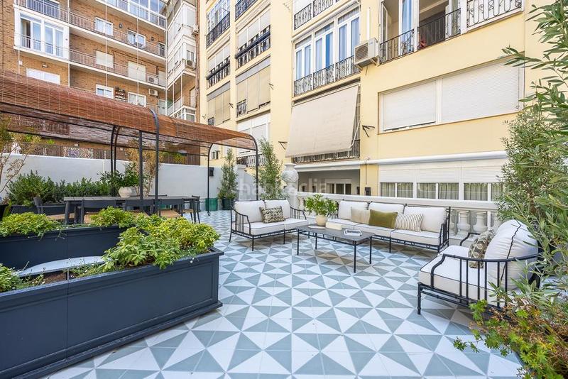 Foto b3bd8dd5-6726-4d61-b3c2-8cd922d01ba7. Piso Recoletos impecable piso exterior con 3 balcones y una impresionante terraza de 119 m con jardín privado, un verdadero oasis urba en Madrid
