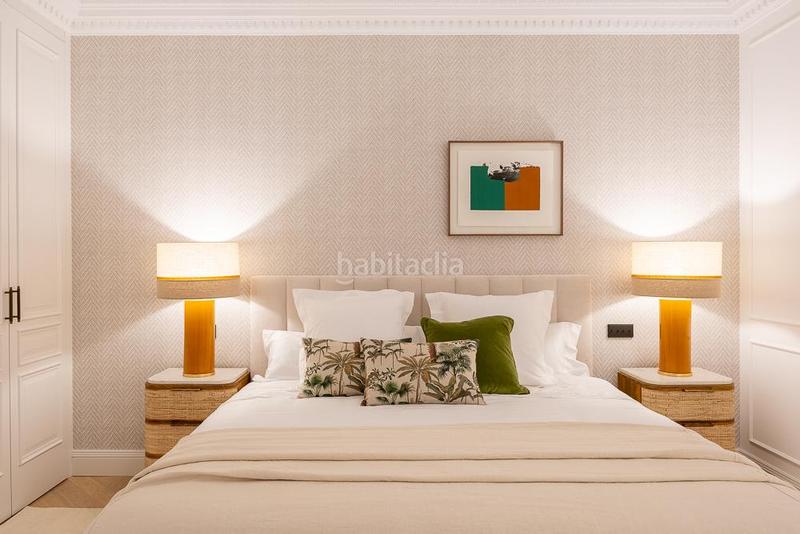 Foto c4abff77-611c-47b0-be29-0fb80dc85b2b. Piso Recoletos impecable piso exterior con 3 balcones y una impresionante terraza de 119 m con jardín privado, un verdadero oasis urba en Madrid