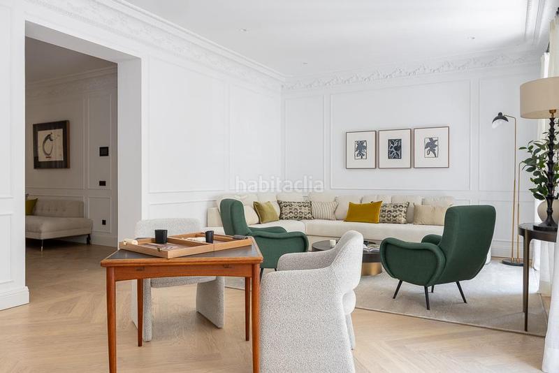 Foto ce6df664-b046-44ed-ab4a-a39fde0514da. Piso Recoletos impecable piso exterior con 3 balcones y una impresionante terraza de 119 m con jardín privado, un verdadero oasis urba en Madrid