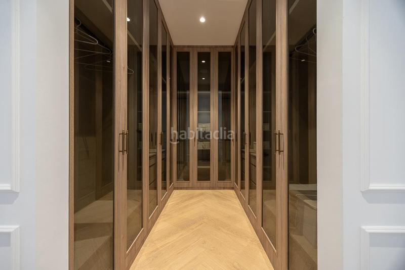 Foto e8144f8c-af36-4d15-aa01-82b6eecd4f2d. Piso Recoletos impecable piso exterior con 3 balcones y una impresionante terraza de 119 m con jardín privado, un verdadero oasis urba en Madrid
