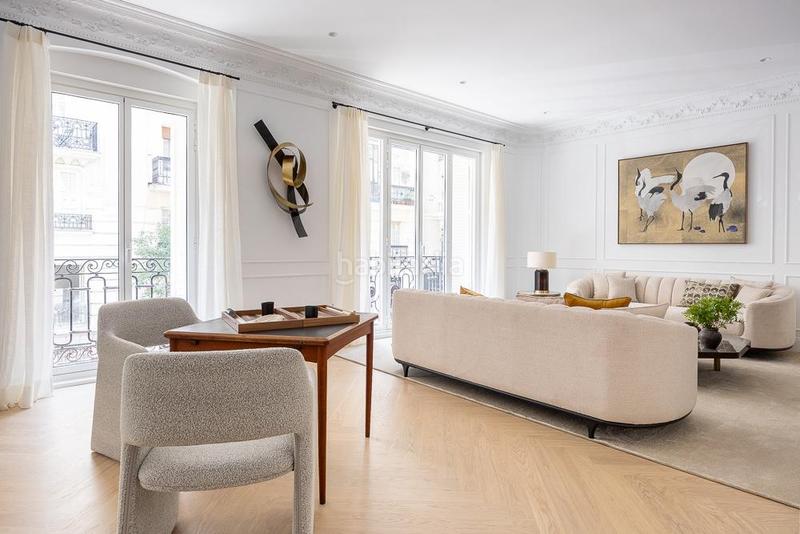 Foto ea1ddcf1-2502-4188-b3a8-cb2c77f656a4. Piso Recoletos impecable piso exterior con 3 balcones y una impresionante terraza de 119 m con jardín privado, un verdadero oasis urba en Madrid