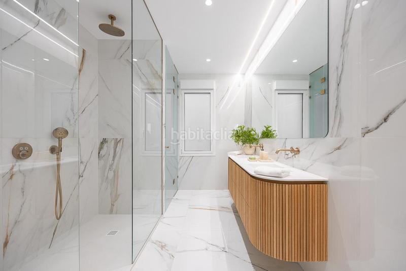 Foto f1957a78-3f49-497b-ad27-6c72e0b0fa65. Piso Recoletos impecable piso exterior con 3 balcones y una impresionante terraza de 119 m con jardín privado, un verdadero oasis urba en Madrid