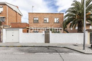 Casa a Canillas. Chalet independiente separados en dos viviendas