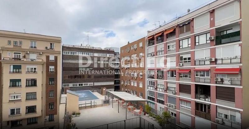 Foto 1b873414-2085-4daf-b969-49d89d11c9c5. Piso diego de león vivienda reformada y amueblada piscina comunitaria servicio de portería posibilidad de garaje en Madrid