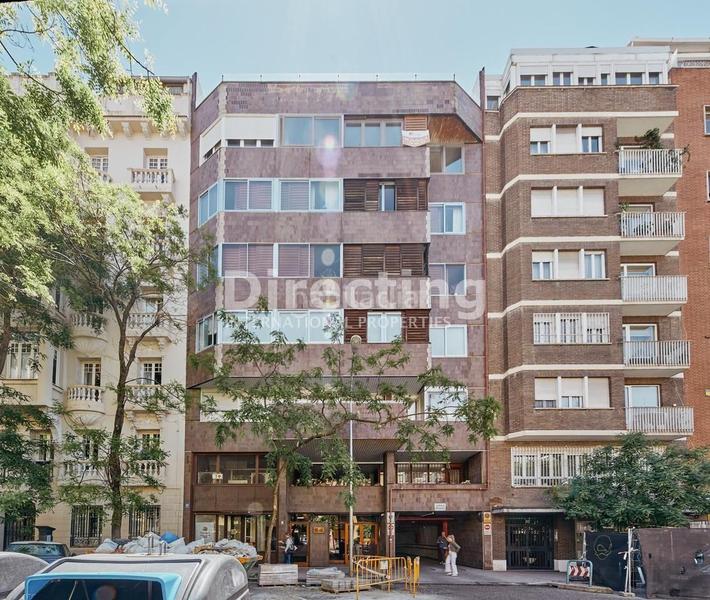 Foto f9df2558-81e5-42f4-b66d-d7a1cc6a1895. Piso diego de león vivienda reformada y amueblada piscina comunitaria servicio de portería posibilidad de garaje en Madrid