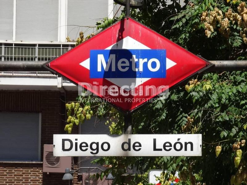 Foto fdaa9c4a-a367-49f3-b4b3-e95fdfe3c268. Piso diego de león vivienda reformada y amueblada piscina comunitaria servicio de portería posibilidad de garaje en Madrid